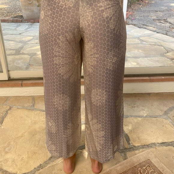 Harari 100% Silk set - pants and button up top - Picture 4 of 7